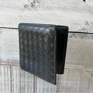 Bottega Véneta Men’s black leather woven bi-fold